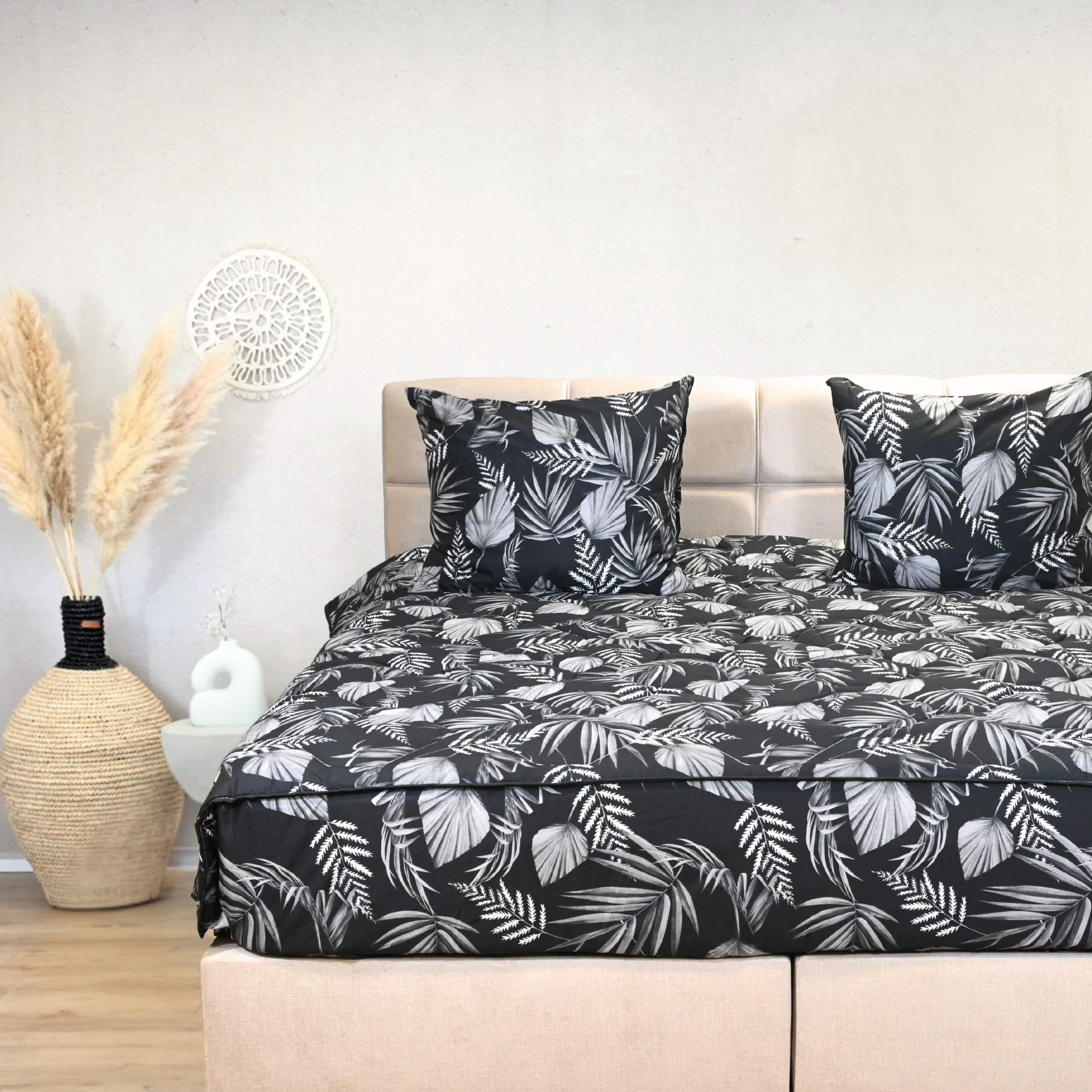HappyBed Bestseller-Bündel - Taupe + Schwarze Blätter mit Einschubstreifen – Set von 2 - Inkl. Kissenbezüge (60x70 cm) - Ganzjahresdecken