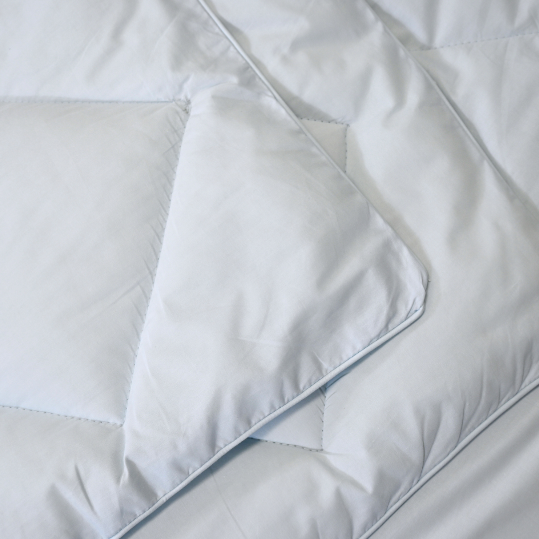 HappyBed Premium - Bleu Clair - Couette d'été - Coton percale
