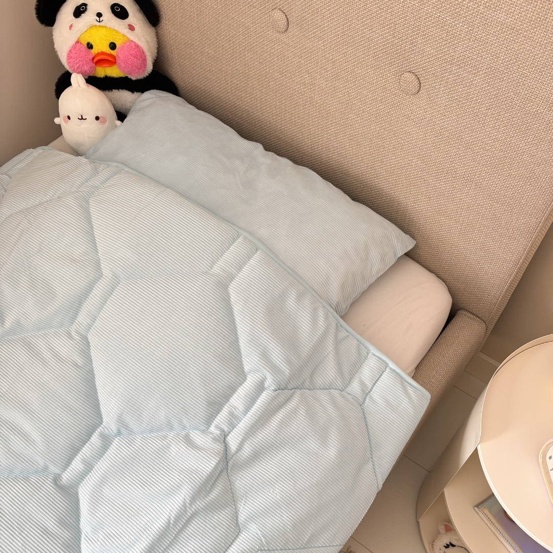 HappyBed Corduroy - Eisblau - Sommerdecke für die warmen Tage