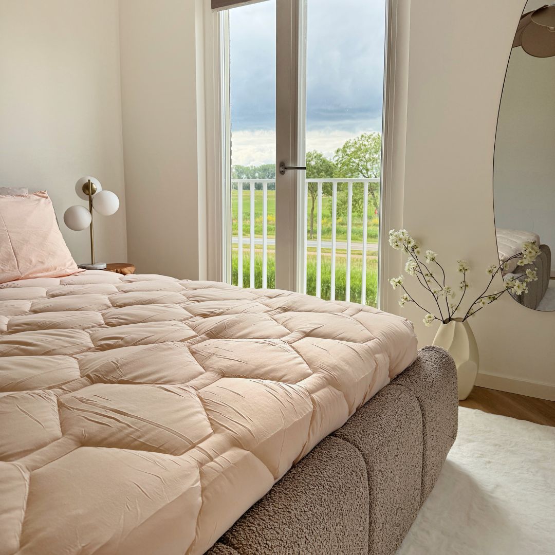 HappyBed gesteppte Bettdecke für das ganze Jahr – Soft Peach