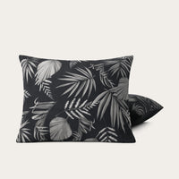 Set van 2 Black Leaves kussenslopen 60x70cm van zachte 100% microvezel met ritssluiting en stijlvol zwart-grijs bladmotief