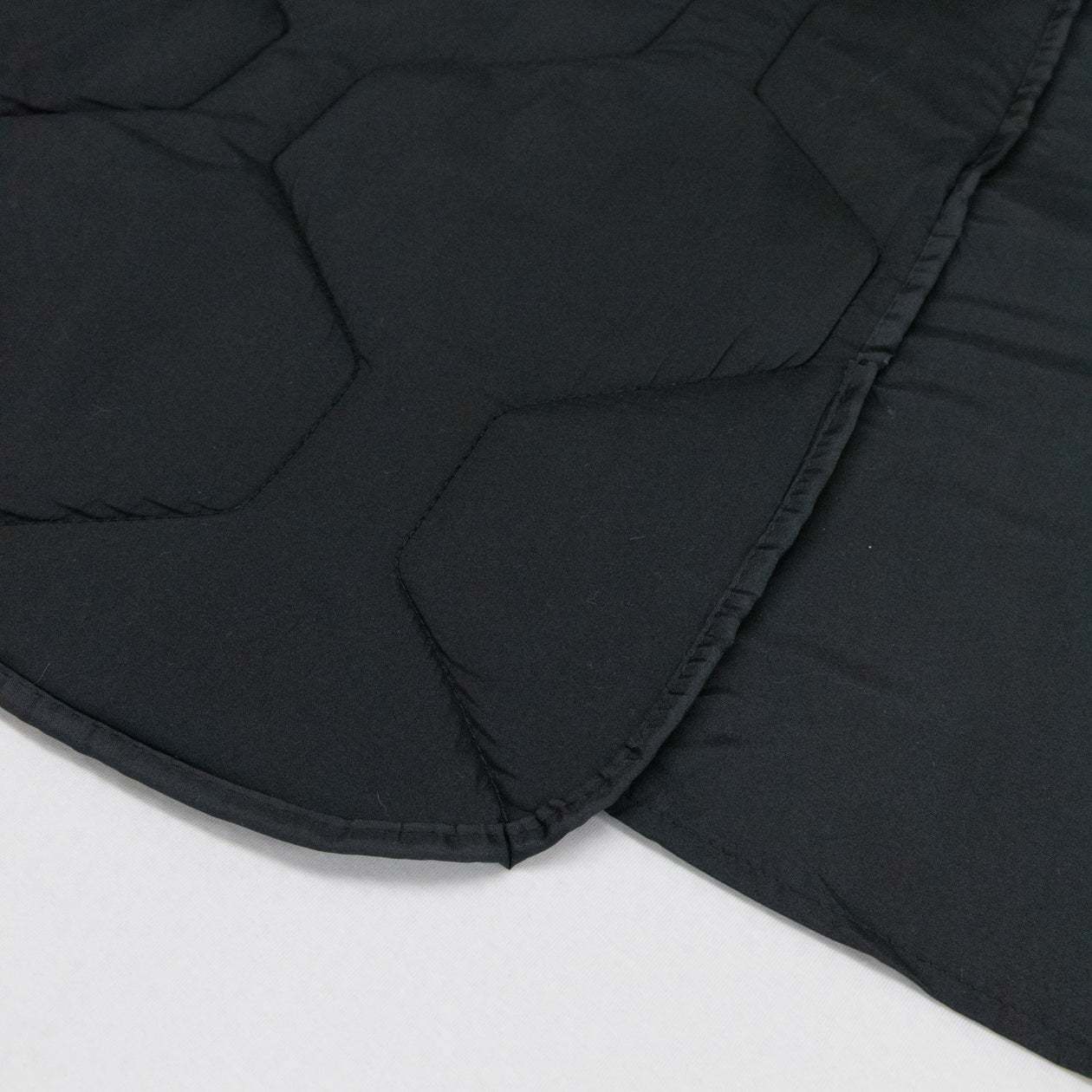 HappyBed Täcke | Svart | För hela året + instoppsflik