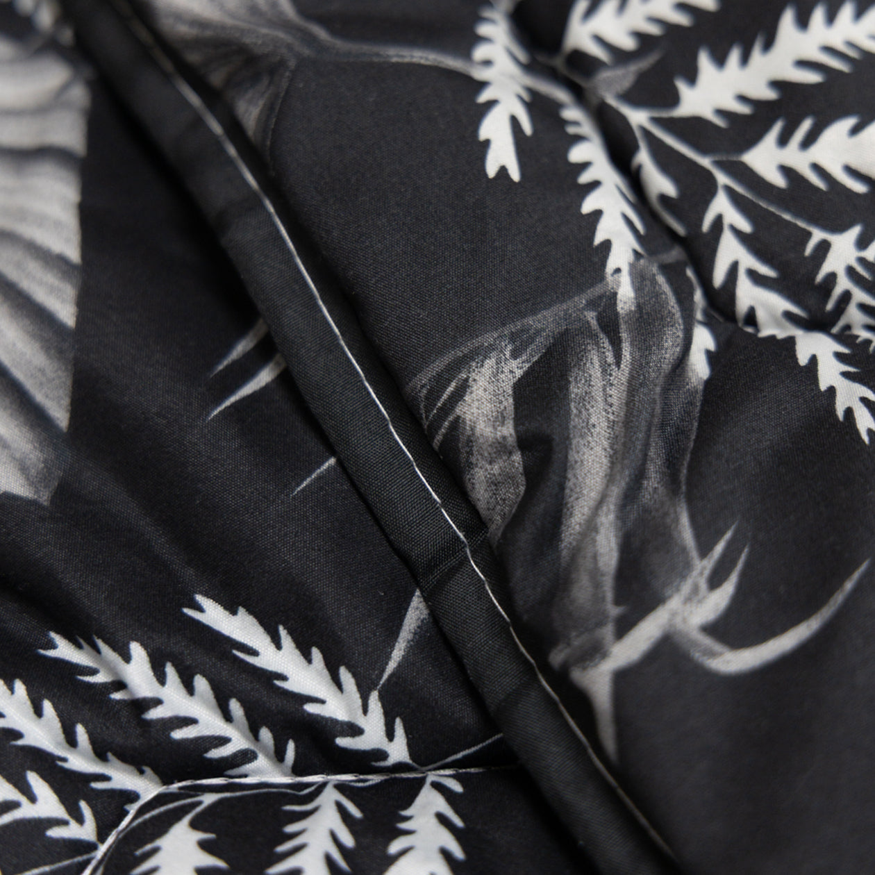 HappyBed Duvet | Black Leaves | For the whole year