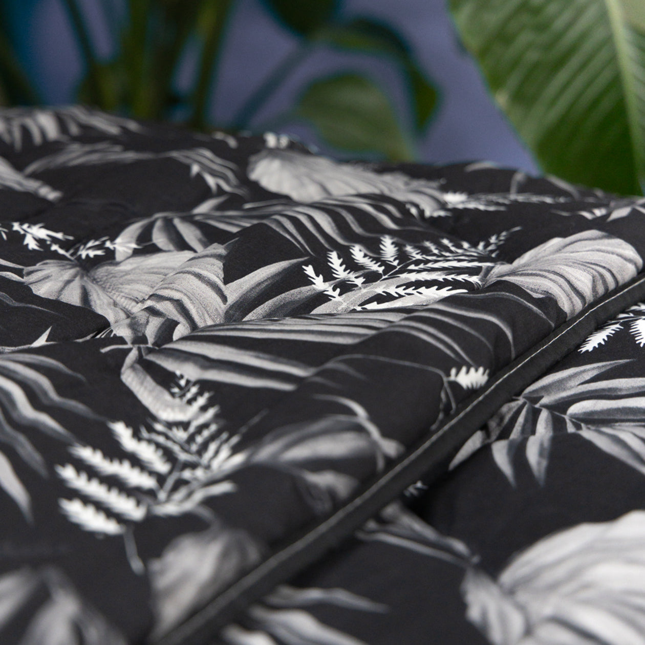 HappyBed Duvet | Black Leaves | For the whole year