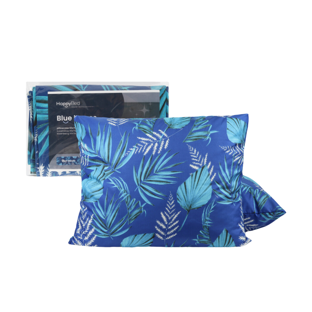 Blue leaves kussensloop set 2 stuks - 60x70cm - 100% microvezel featuring vibrant leaf pattern.