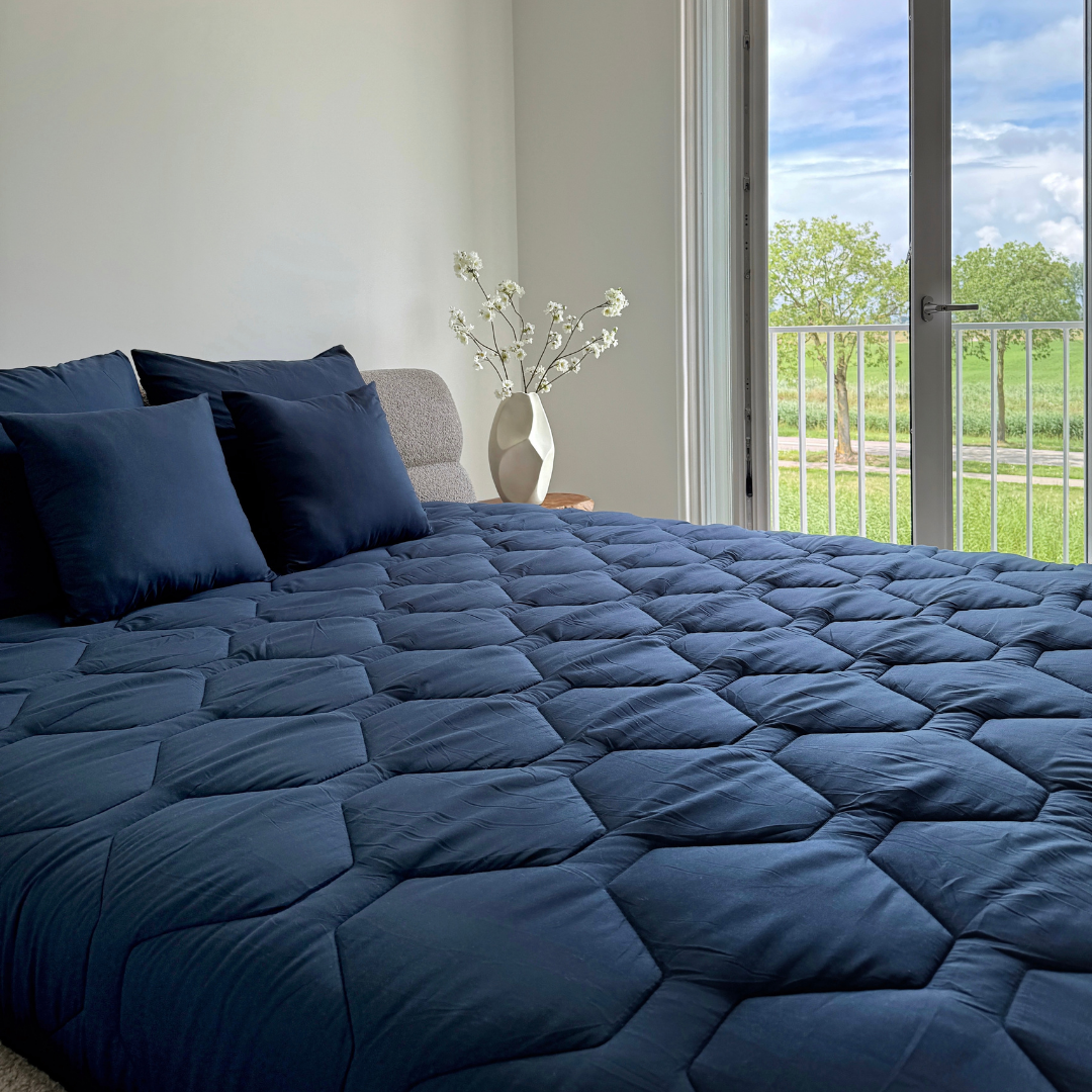 HappyBed Duvet | Dark Blue | For all seasons + tuck-in flap