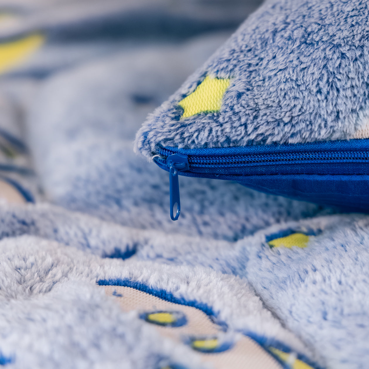 HappyBed Im Dunkeln leuchtende Kinderbettdecke | Weltraum - inklusive Kissenbezug