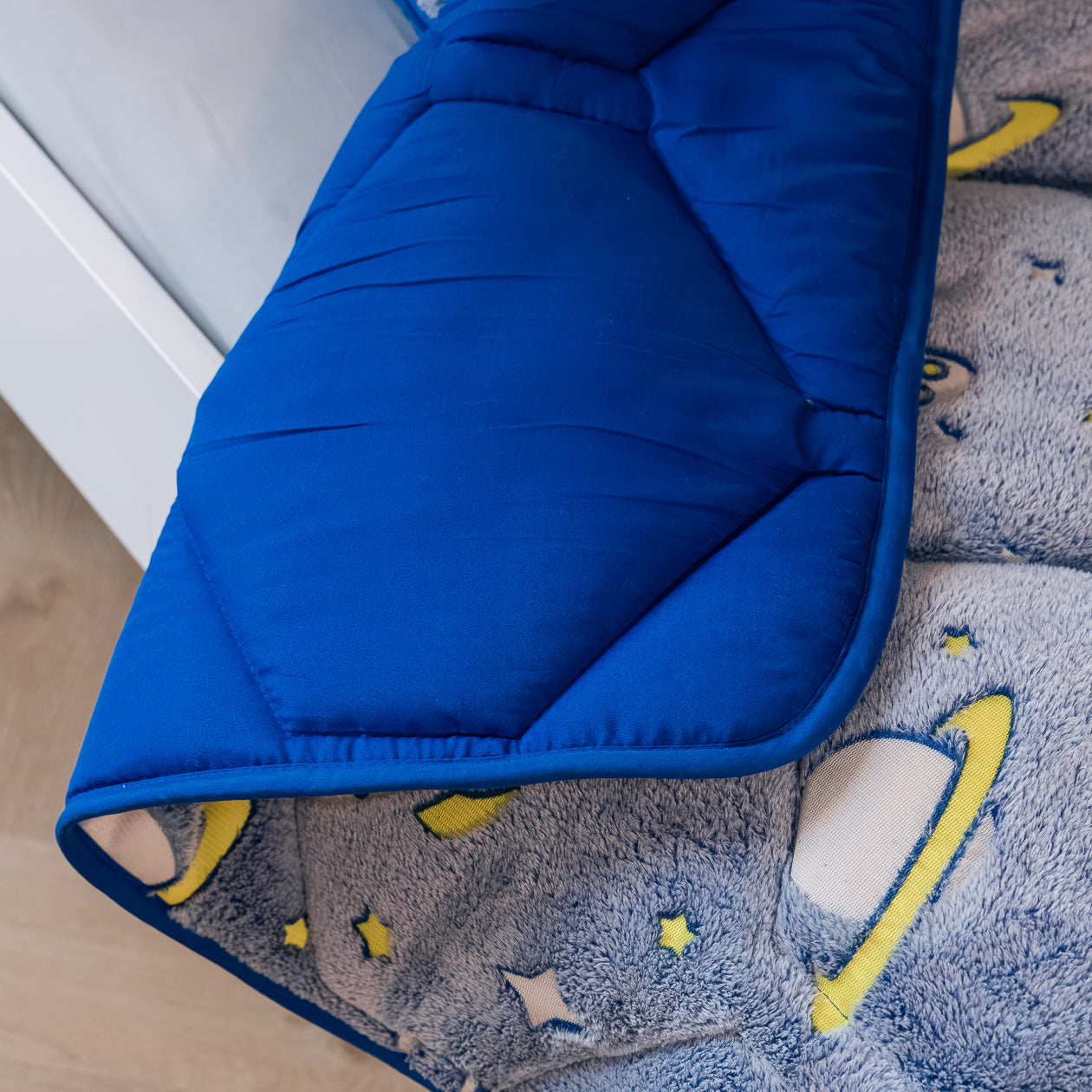 HappyBed Im Dunkeln leuchtende Kinderbettdecke | Weltraum - inklusive Kissenbezug