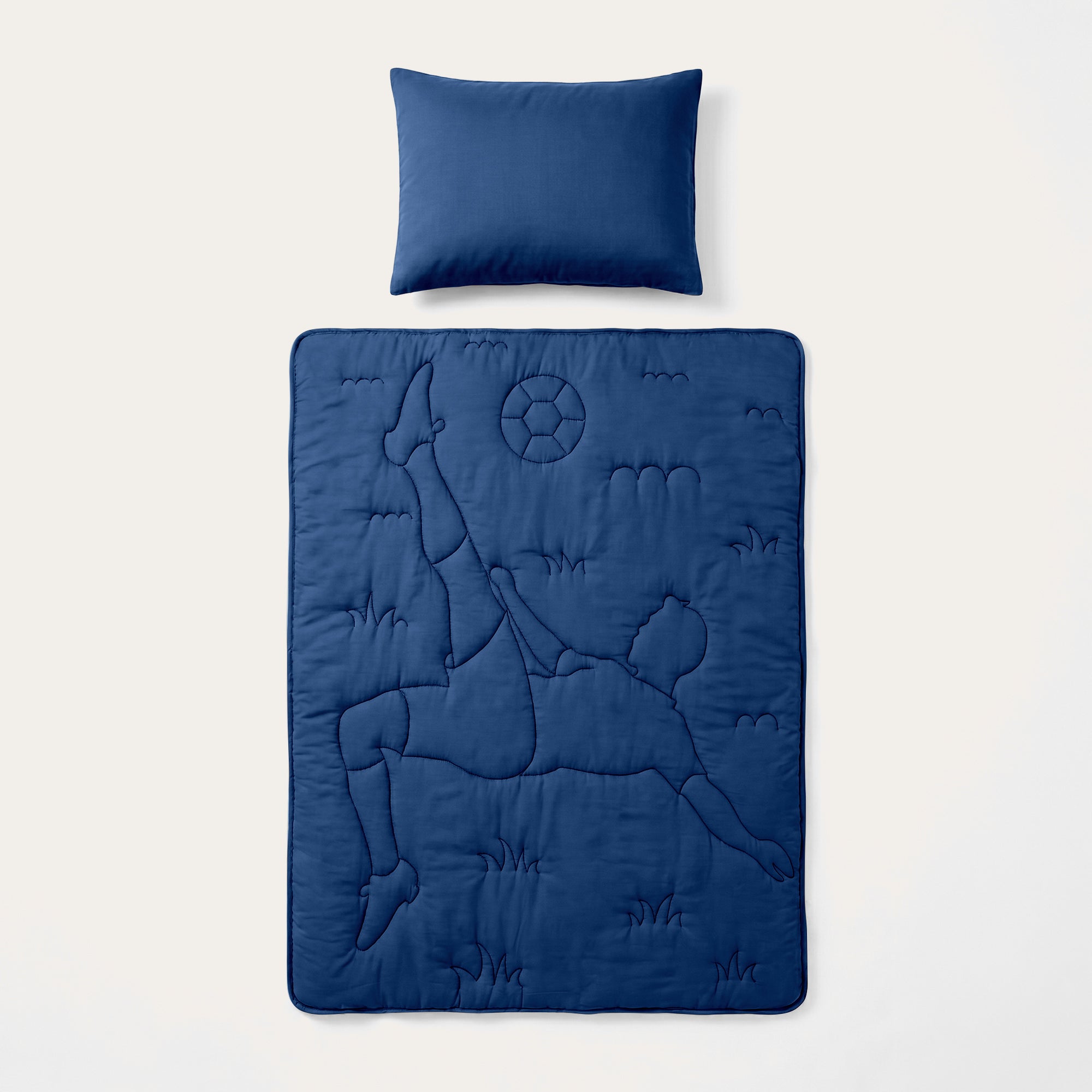HappyBed Couette toutes saisons lavable pour enfants | WM-Übersteiger | Bleu marine | Taie d’oreiller 60x70 cm incluse