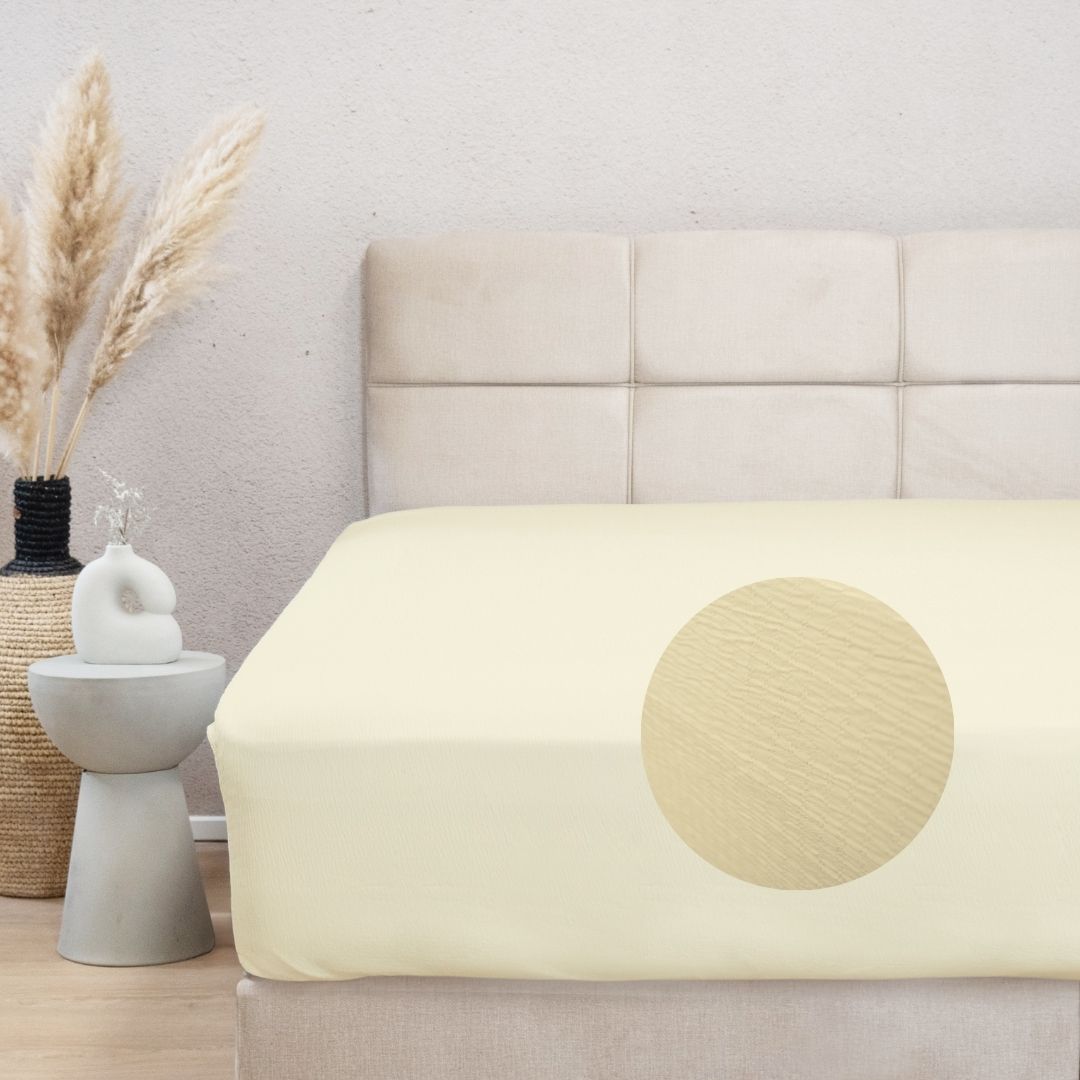 HappyBed Mousseline hoeslaken in off white, zacht en ademend hoeslaken voor matrassen tot 30 cm hoogte, blijft strak zitten zonder te verschuiven.