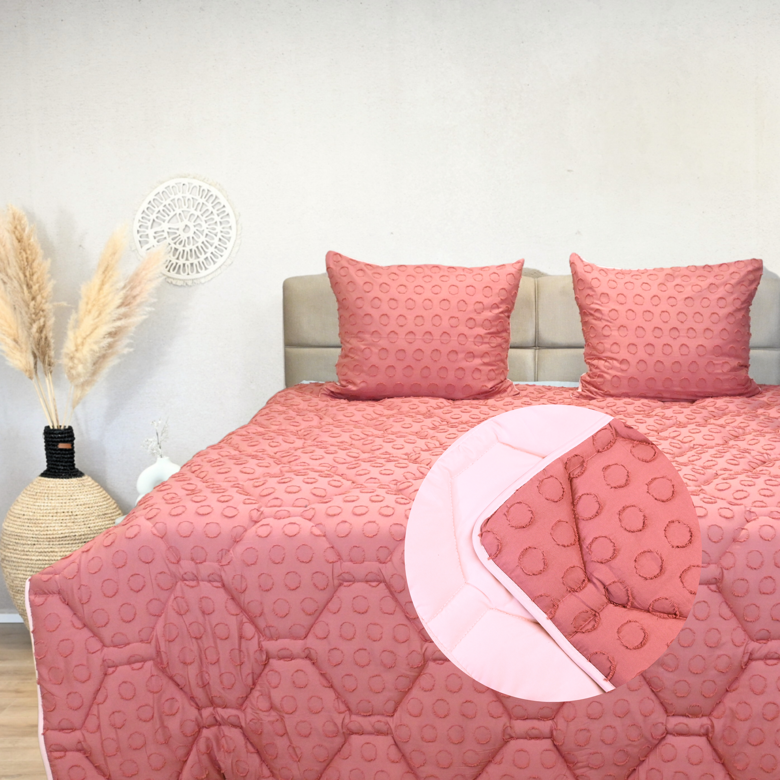 HappyBed dekbed Blushed Pink, tufted all-season comforter with hypoallergenic microfibers and breathable design