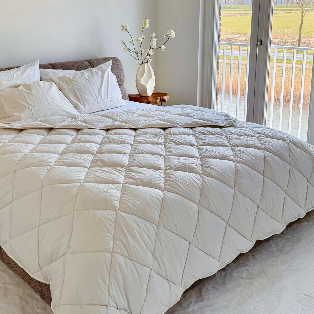 HappyBed Premium Duvet | Off White | For Year-Round Use | 100% Percale Cotton