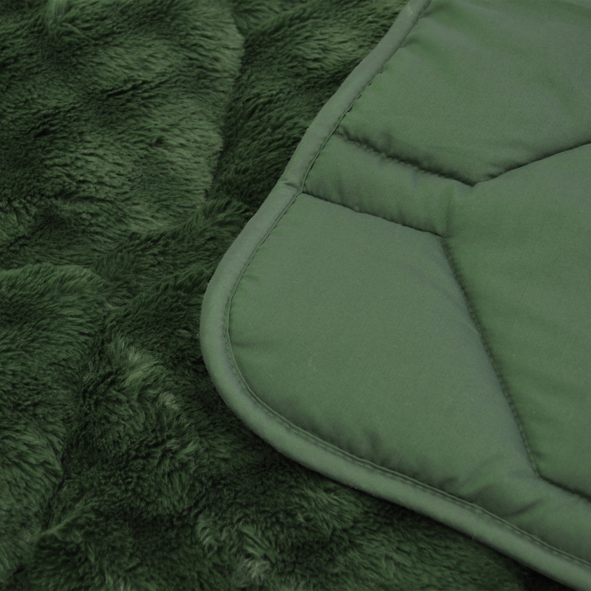 HappyBed Bettdecke | Plüsch Dunkelgrün | Für das ganze Jahr | Teddy