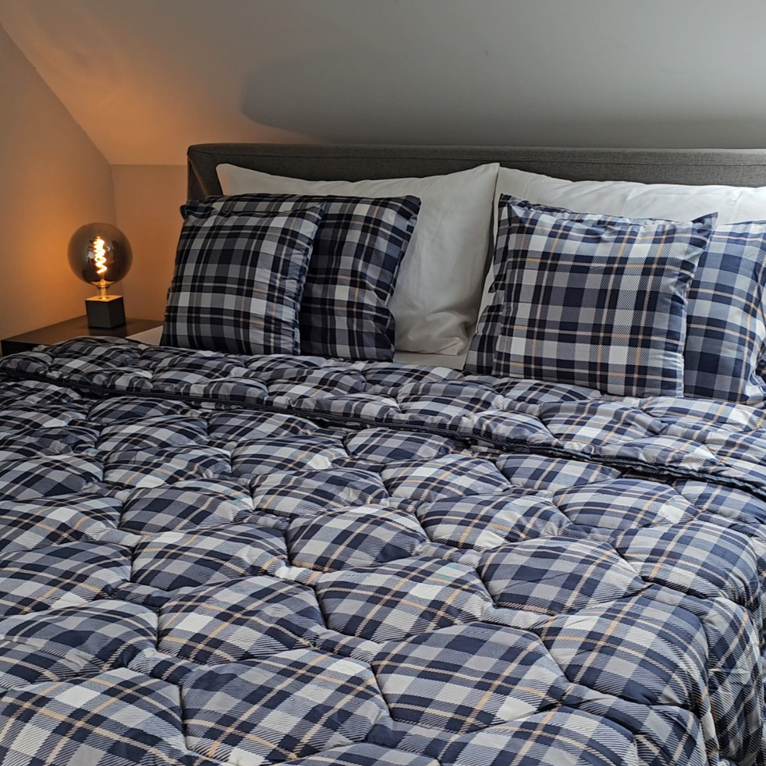 HappyBed 4-piece Decorative Cushion Bundle | Cushions + Covers | Tartan | 45x45 cm