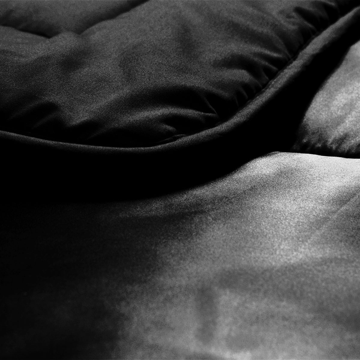 HappyBed Duvet | Satin Black | For All Seasons