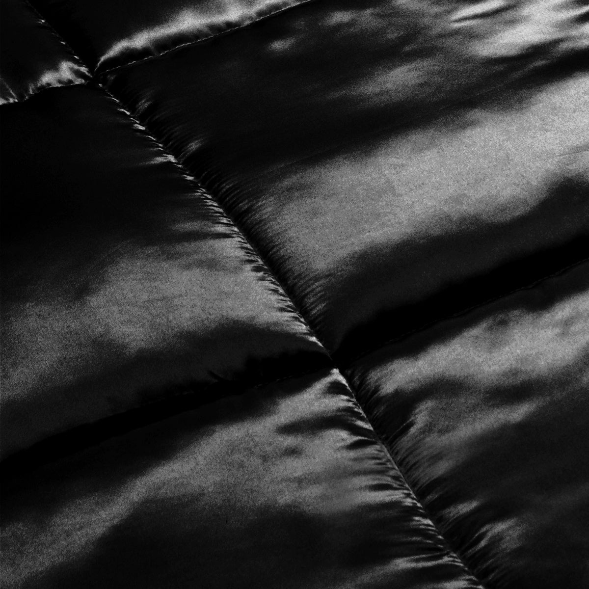 HappyBed Satin Black - Duvet for the whole year