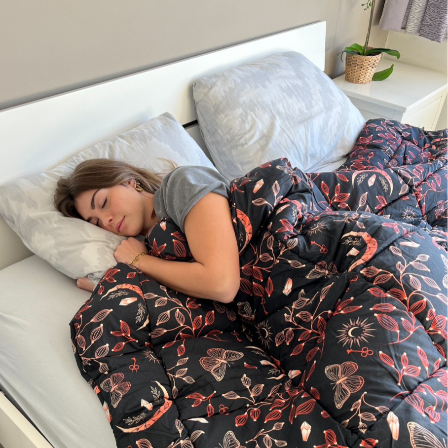 Comfortable HappyBed Twilight Ruby duvet, ideal for year-round use.