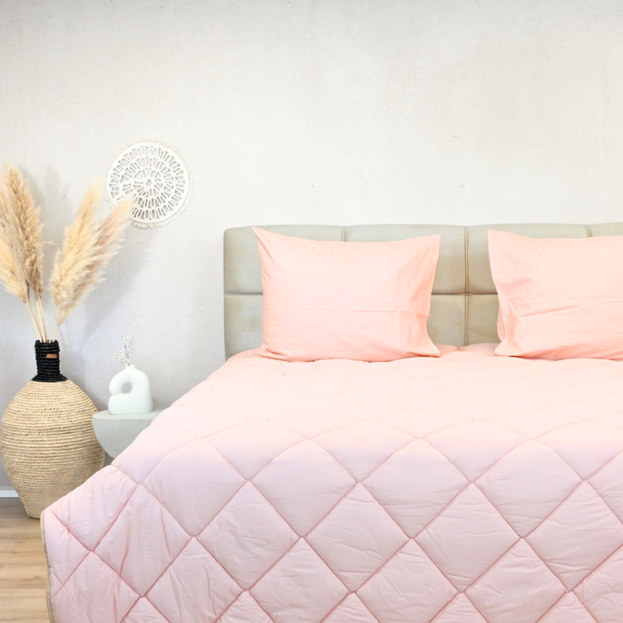 HappyBed Premium Vintage Pink duvet, percale cotton, all-season comfort, hypoallergenic.