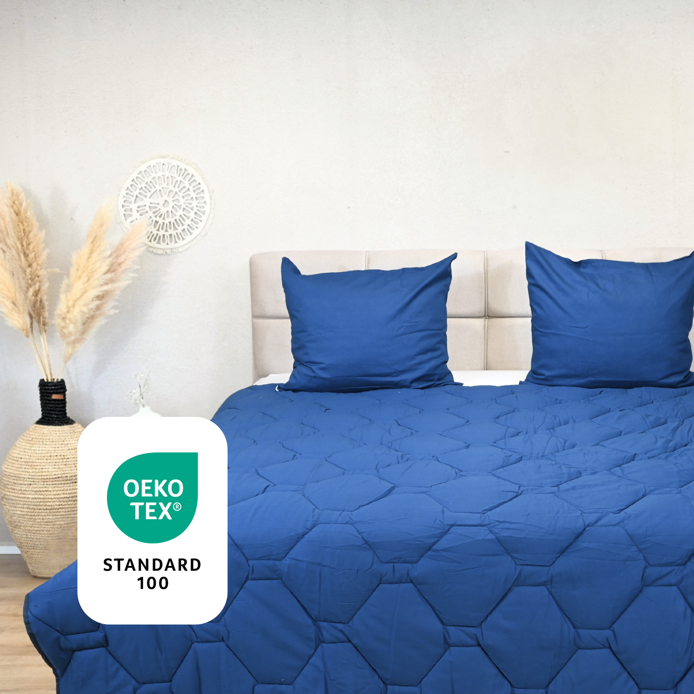 HappyBed Wafel Dark Blue duvet on bed, 100% cotton, year-round comfort.