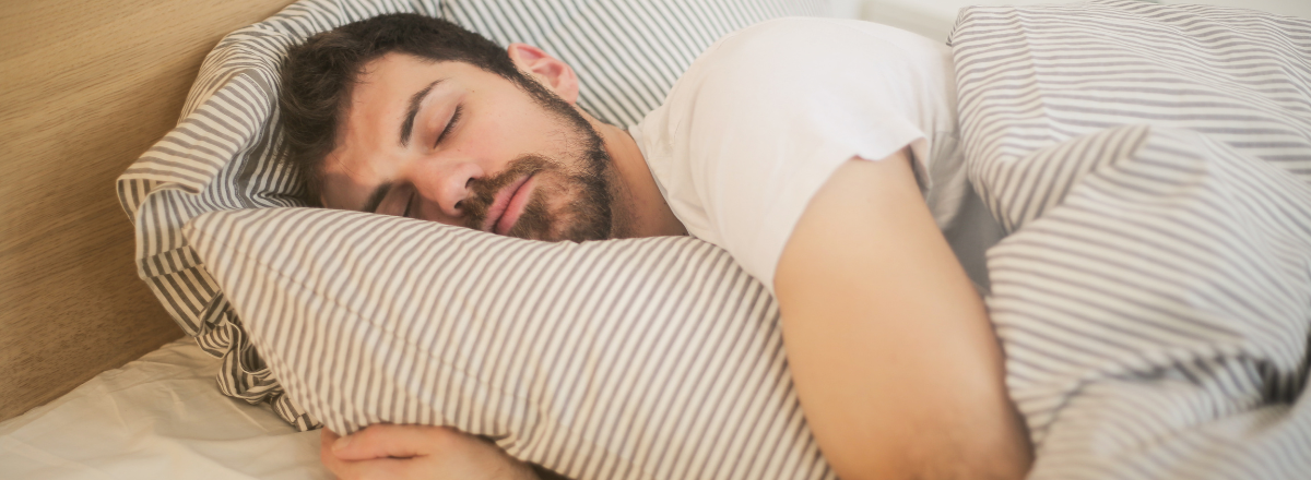 Is een hoesloos dekbed ook geschikt voor kinderen of mensen die veel bewegen in bed?