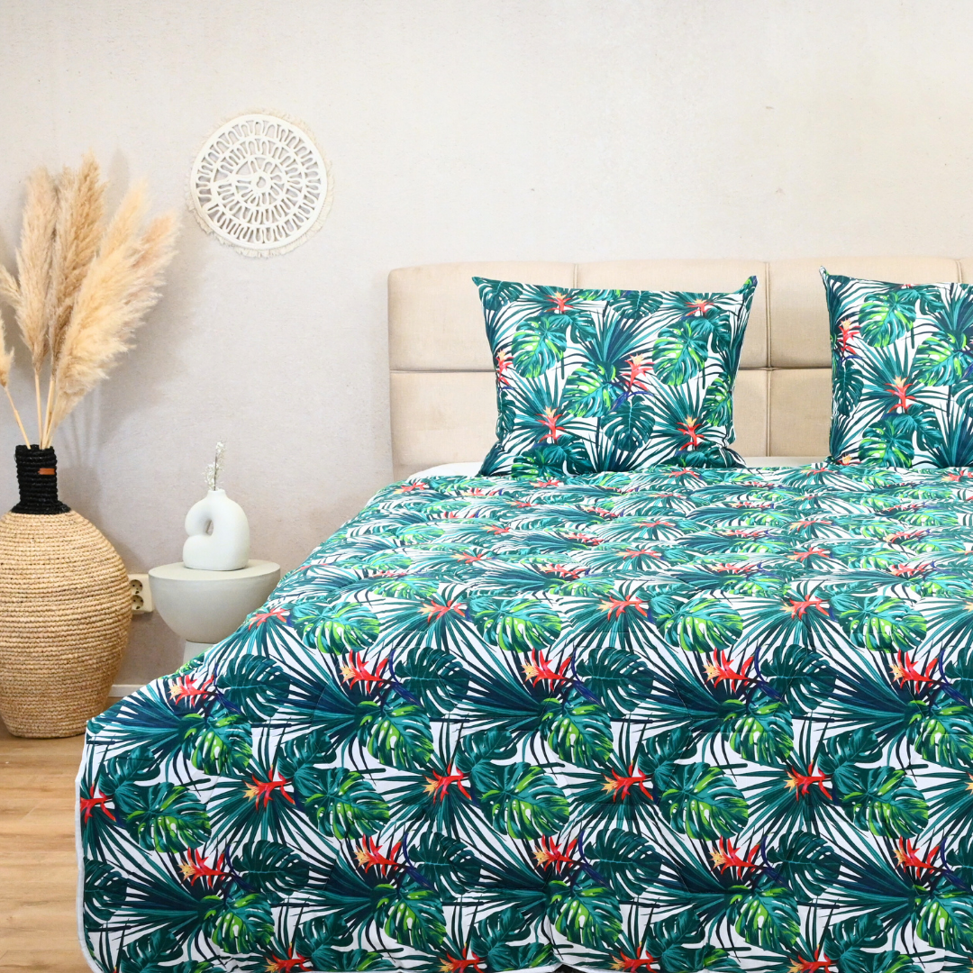 HappyBed Palm Paradise duvet, 100% cotton, year-round comfort with tropical leaf pattern.