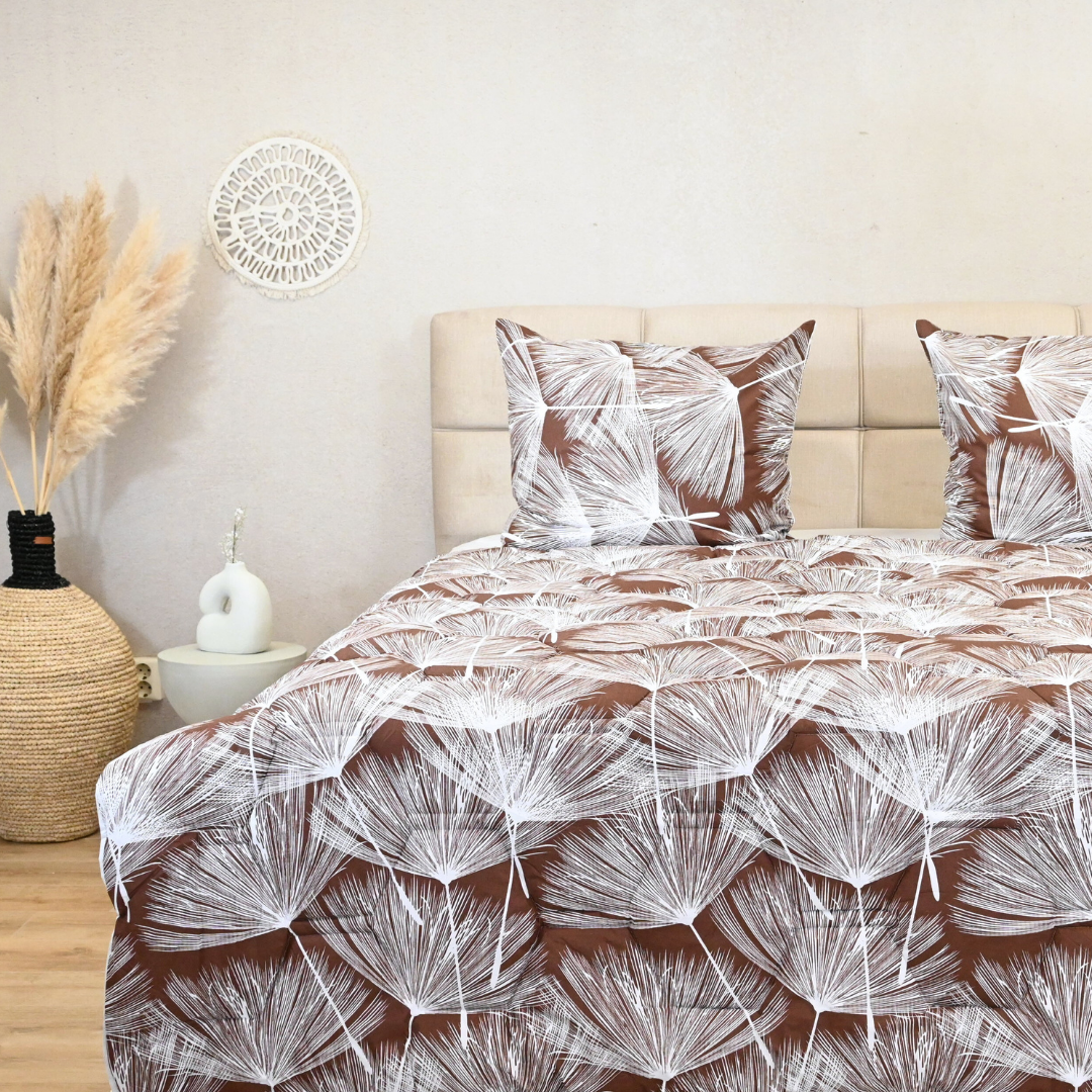 HappyBed Savanna Flow 100% cotton duvet for all seasons on a bed.