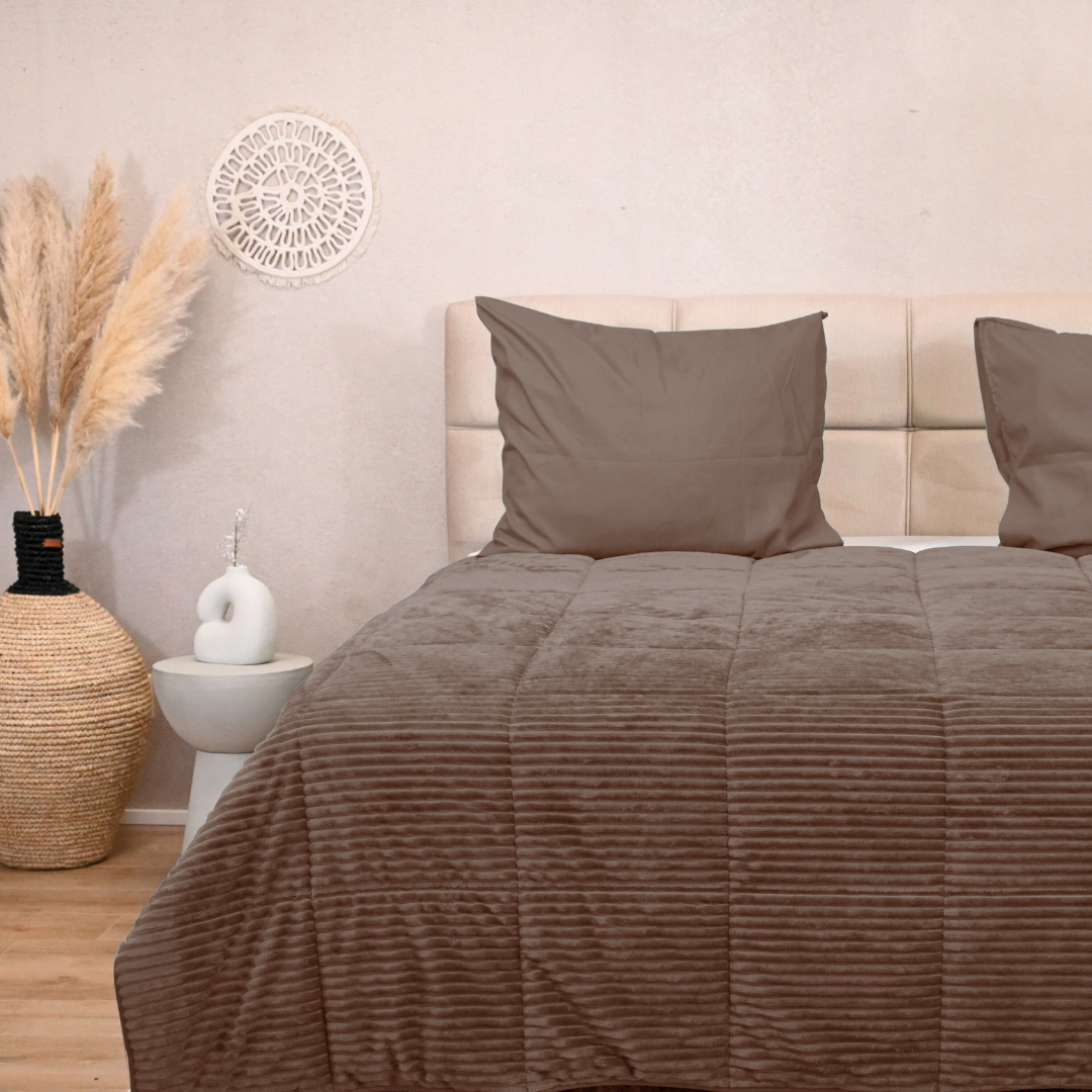 Brown HappyBed Rib duvet on bed, offers year-round comfort with microfibre and teddy textures, suitable for all seasons.