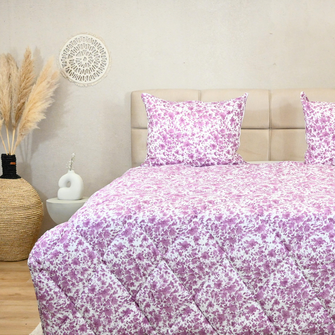 HappyBed Spring Blossom - all-season duvet with floral pattern in bedroom setting.