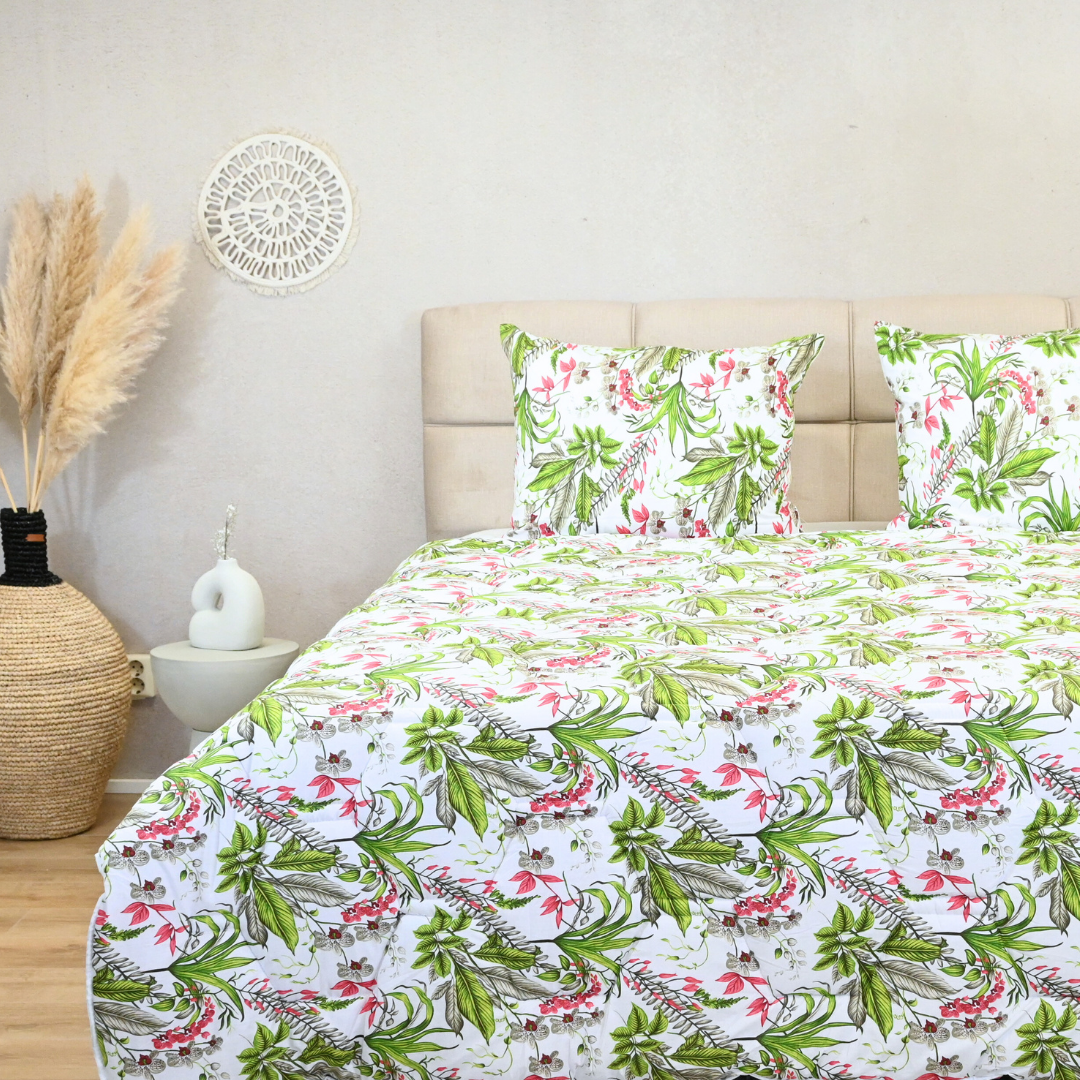 HappyBed Botanic Bliss dekbed met botanisch patroon van 100% katoen, geschikt voor elk seizoen.