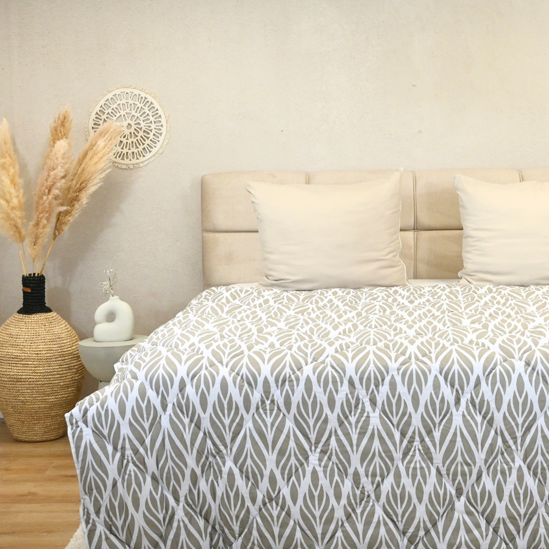 HappyBed Gentle waves cotton duvet on a bed, suitable for all seasons.