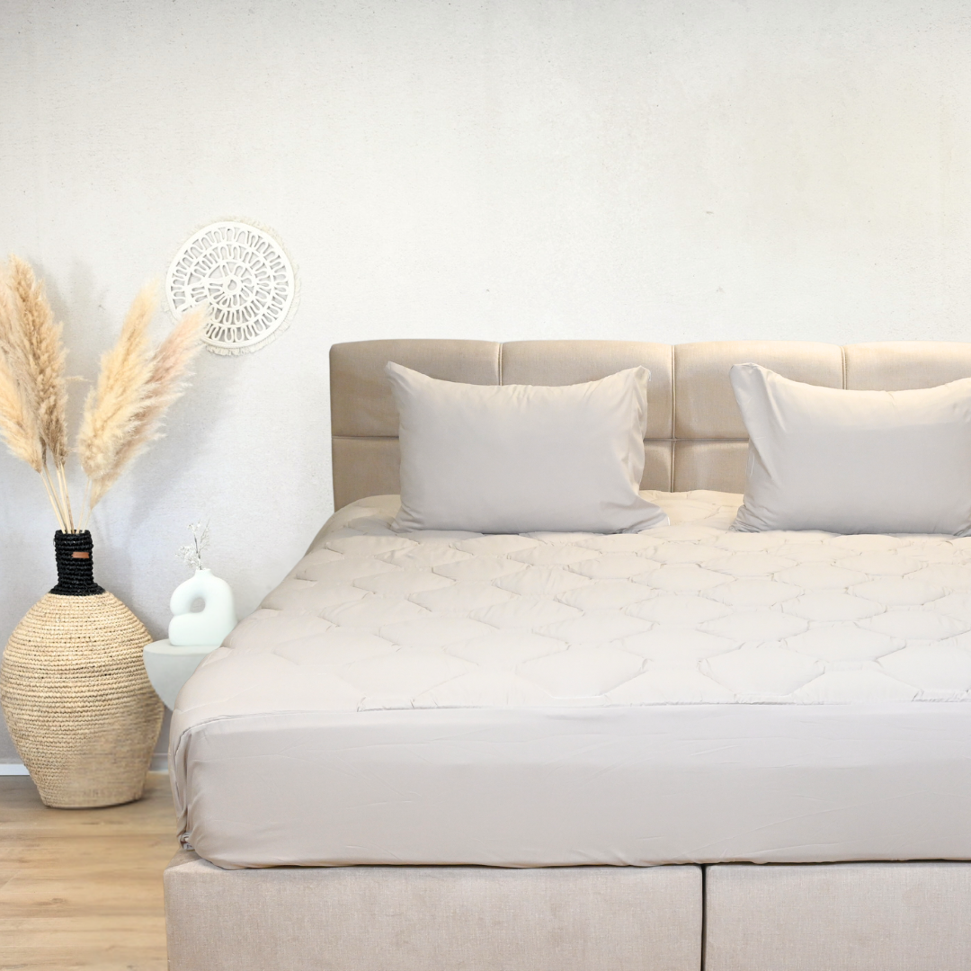 HappyBed Bestseller-Bündel - Taupe + Schwarze Blätter mit Einschubstreifen – Set von 2 - Inkl. Kissenbezüge (60x70 cm) - Ganzjahresdecken