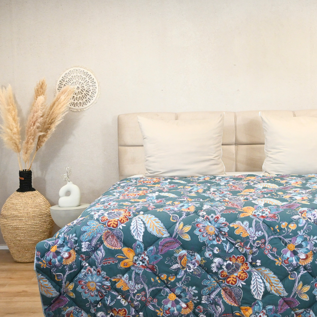 HappyBed Flower harmony cotton duvet with floral pattern on bed.