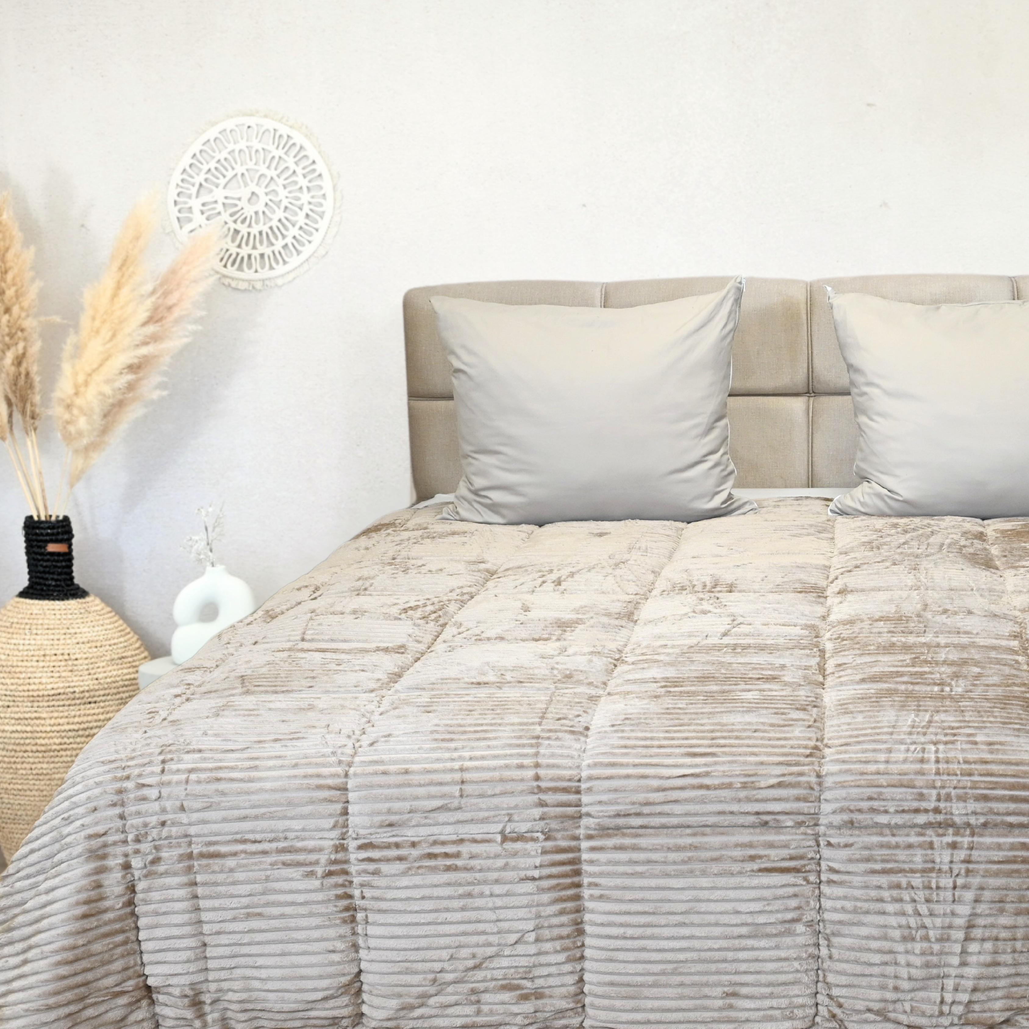 HappyBed Rib Taupe all-season duvet on bed with soft taupe pillows, featuring a ribbed texture for ultimate comfort.