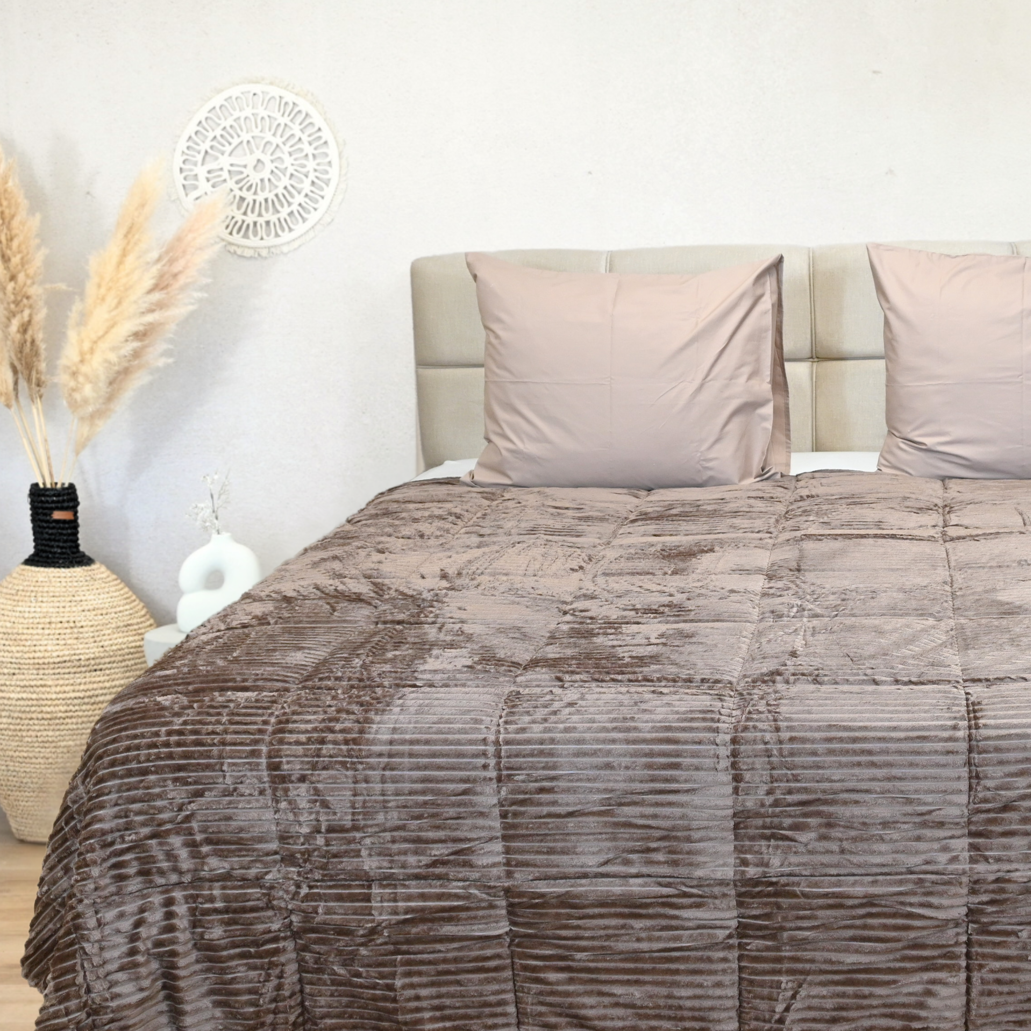 HappyBed Rib Brown all-season duvet on bed with soft microfiber and teddy design for ultimate comfort.