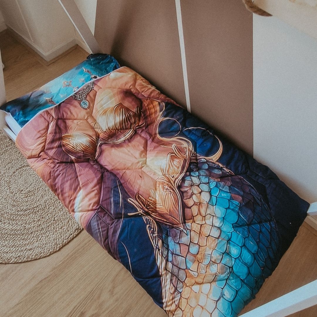 HappyBed Zeemeermin kinderdekbed met kleurrijke zeemeerminprint en kussensloop, 100% zachte ademende microvezel voor alle seizoenen, hypoallergeen en snel droog