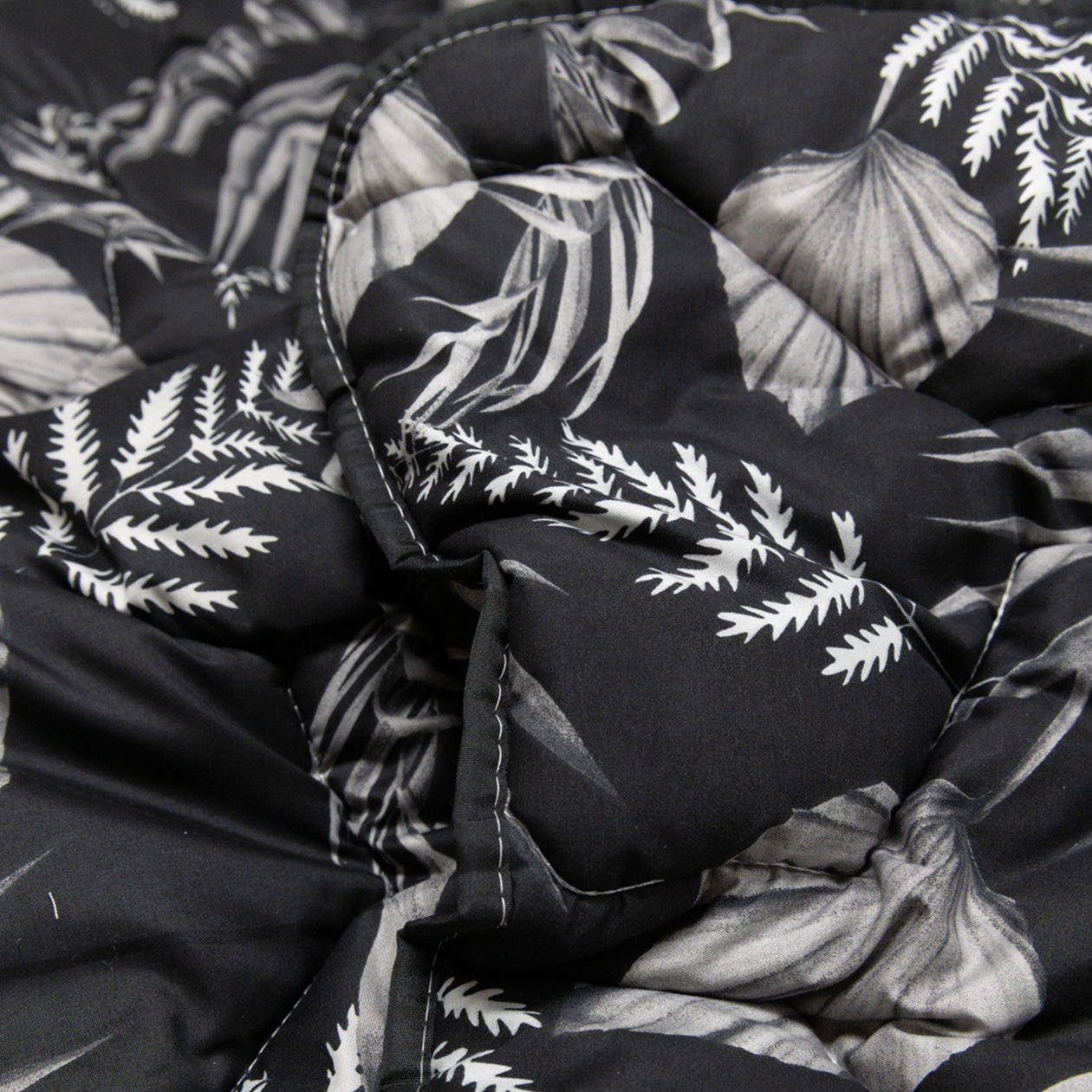 HappyBed Duvet | Black Leaves | For the whole year