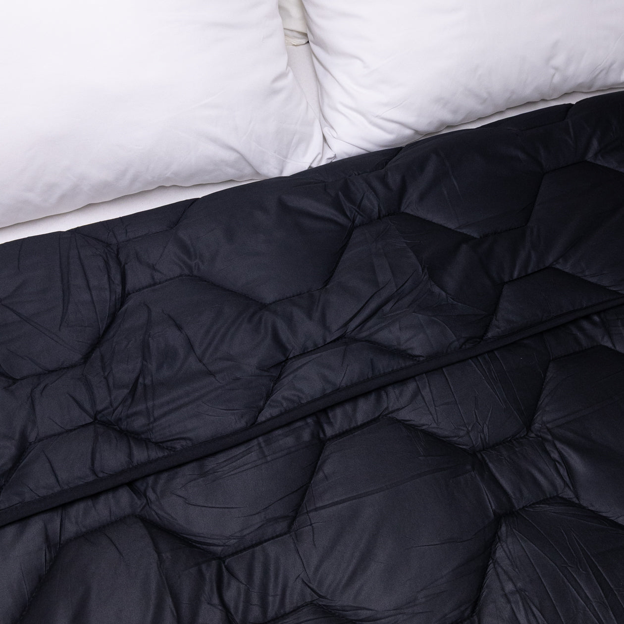 HappyBed Duvet | Glossy Black | For the whole year
