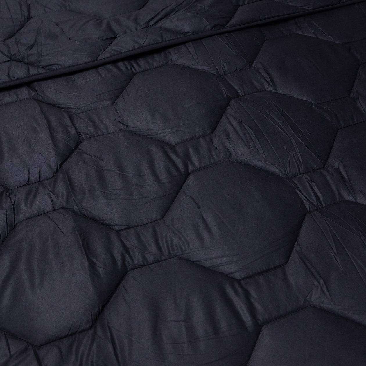 HappyBed Duvet | Glossy Black | For the whole year