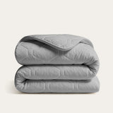 HappyBed Grey dekbed voor het hele jaar met zachte microvezel en ademende, hypoallergene stof in elegante grijze kleur