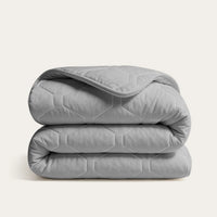 HappyBed Grey dekbed voor het hele jaar met zachte microvezel en ademende, hypoallergene stof in elegante grijze kleur