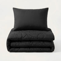 HappyBed wasbare kinderdeken zwart met voetbal WM-thema en bijpassend kussen 60x70 cm