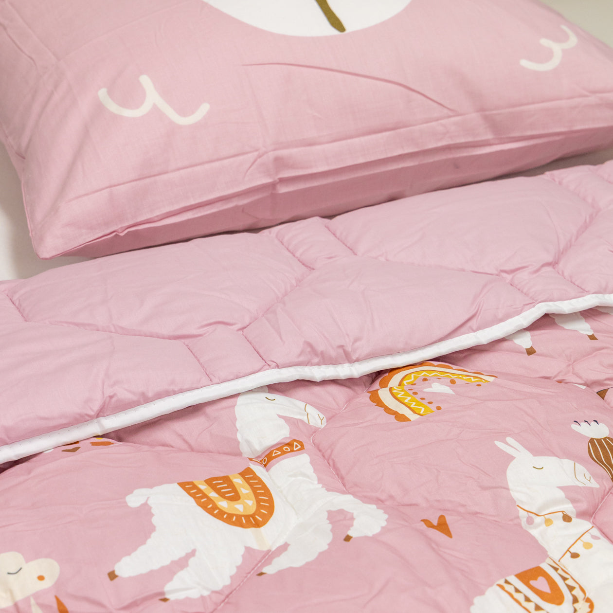 HappyBed Kids Täcke | Lizzy Lama | För hela året