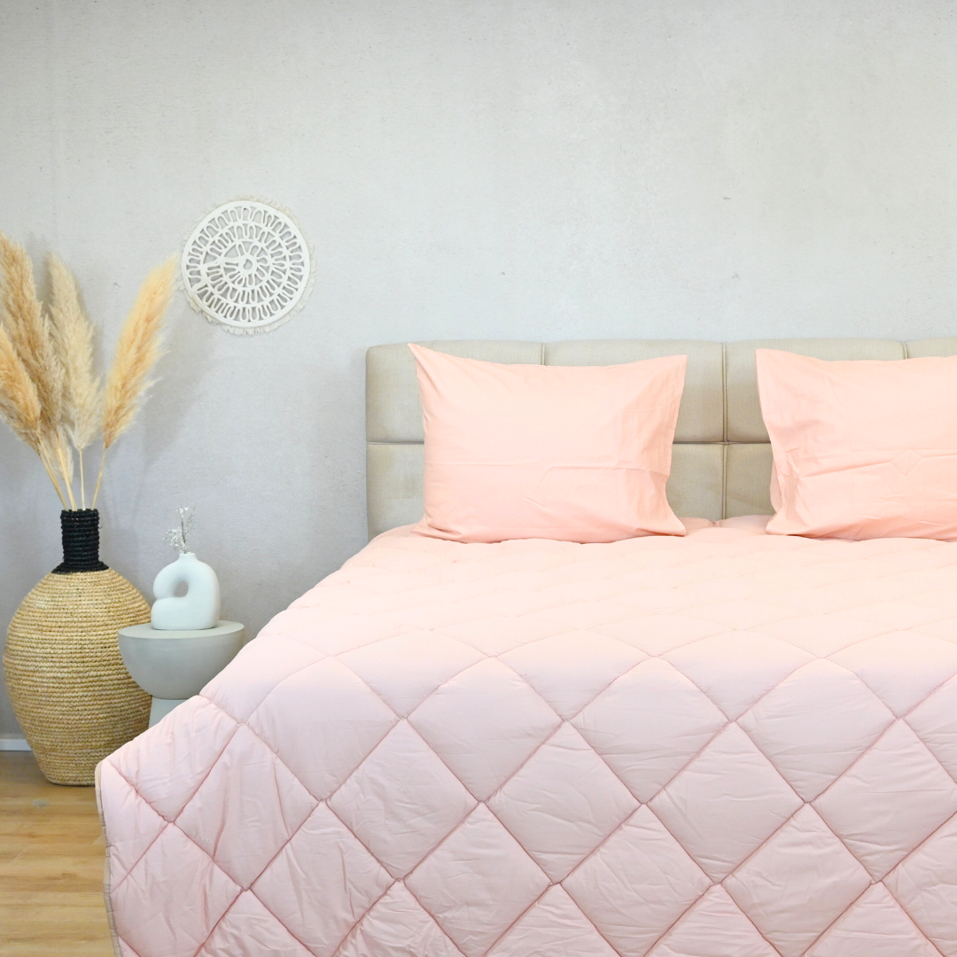 HappyBed Premium Vintage pink percal cotton duvet, hypoallergenic and quick-drying, perfect for all seasons.