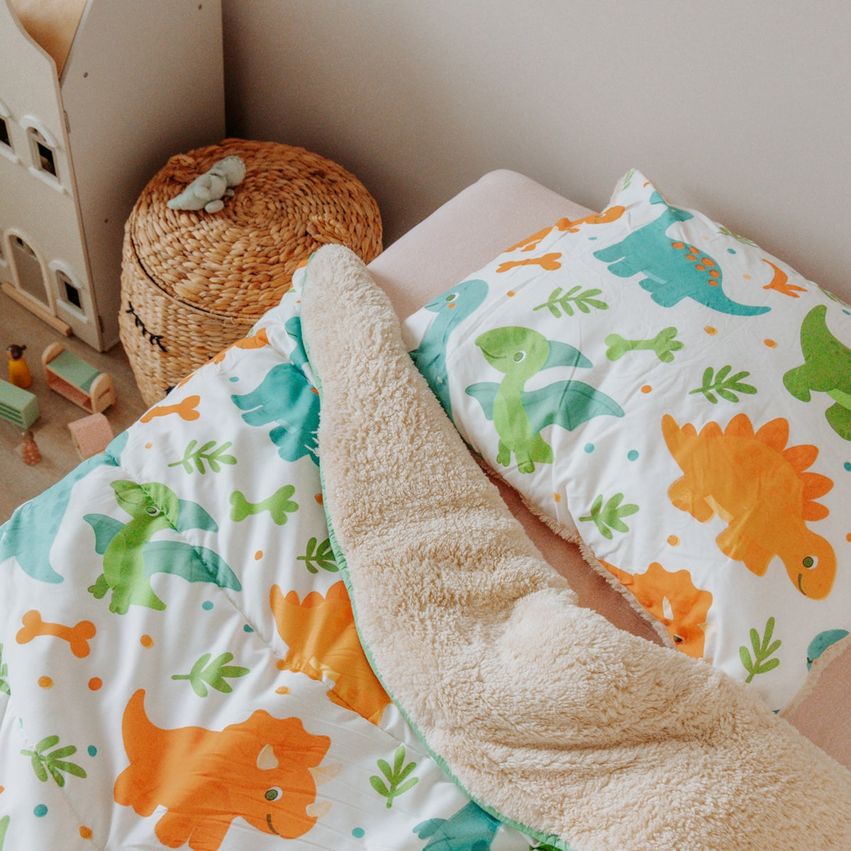 Couette 4 saisons lavable| Enfants| Teddy sherpa| Happy Dinos