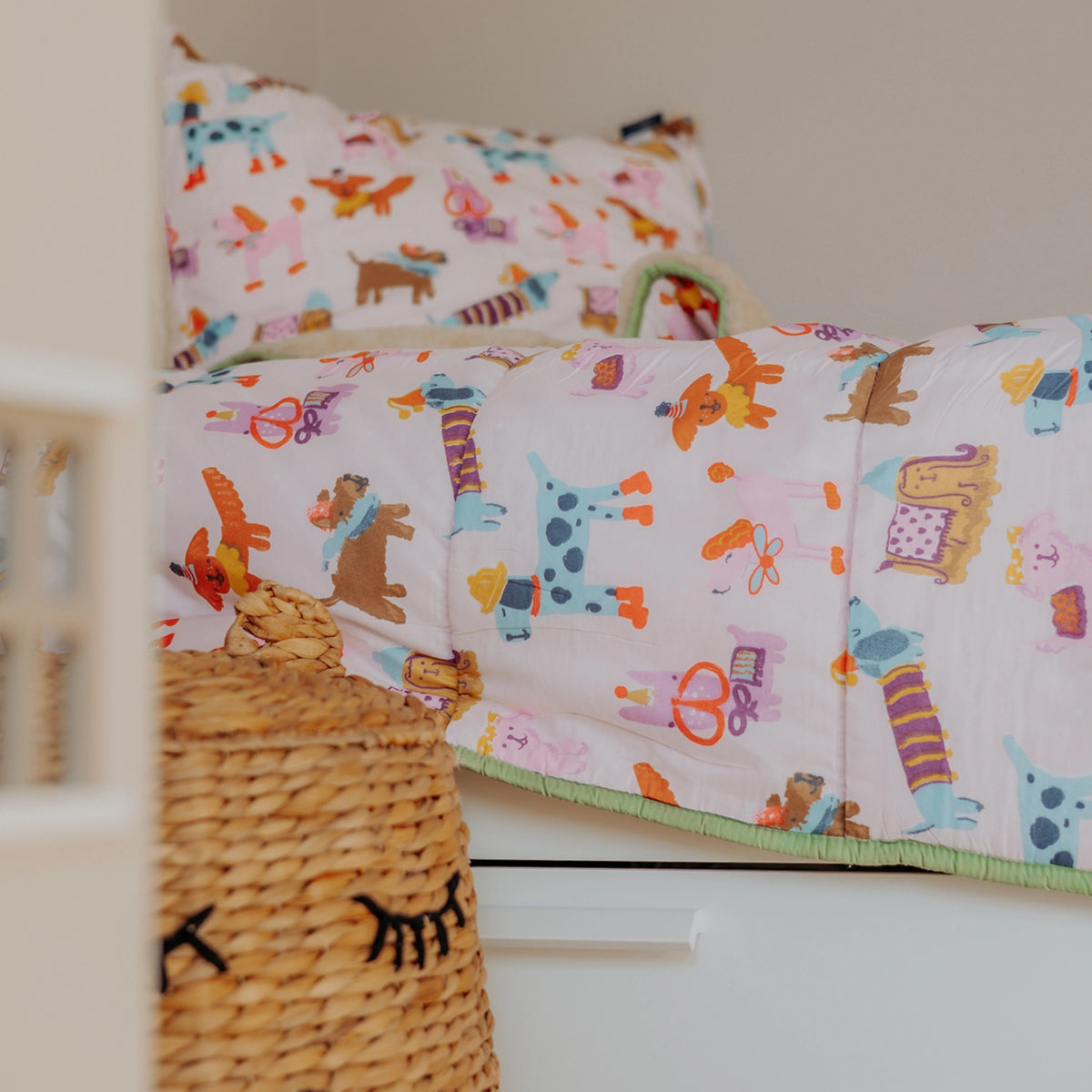 Couette 4 saisons lavable| Enfants| Teddy sherpa| Doodled Dogs