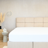 HappyBed premium white jersey fitted sheet on bed, 150gr, breathable and wrinkle-free fit.