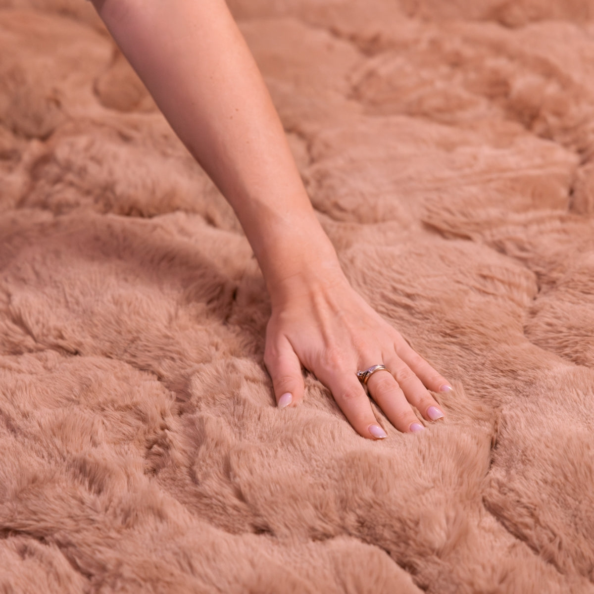 HappyBed Täcke | Teddy Plysch Taupe | För hela året