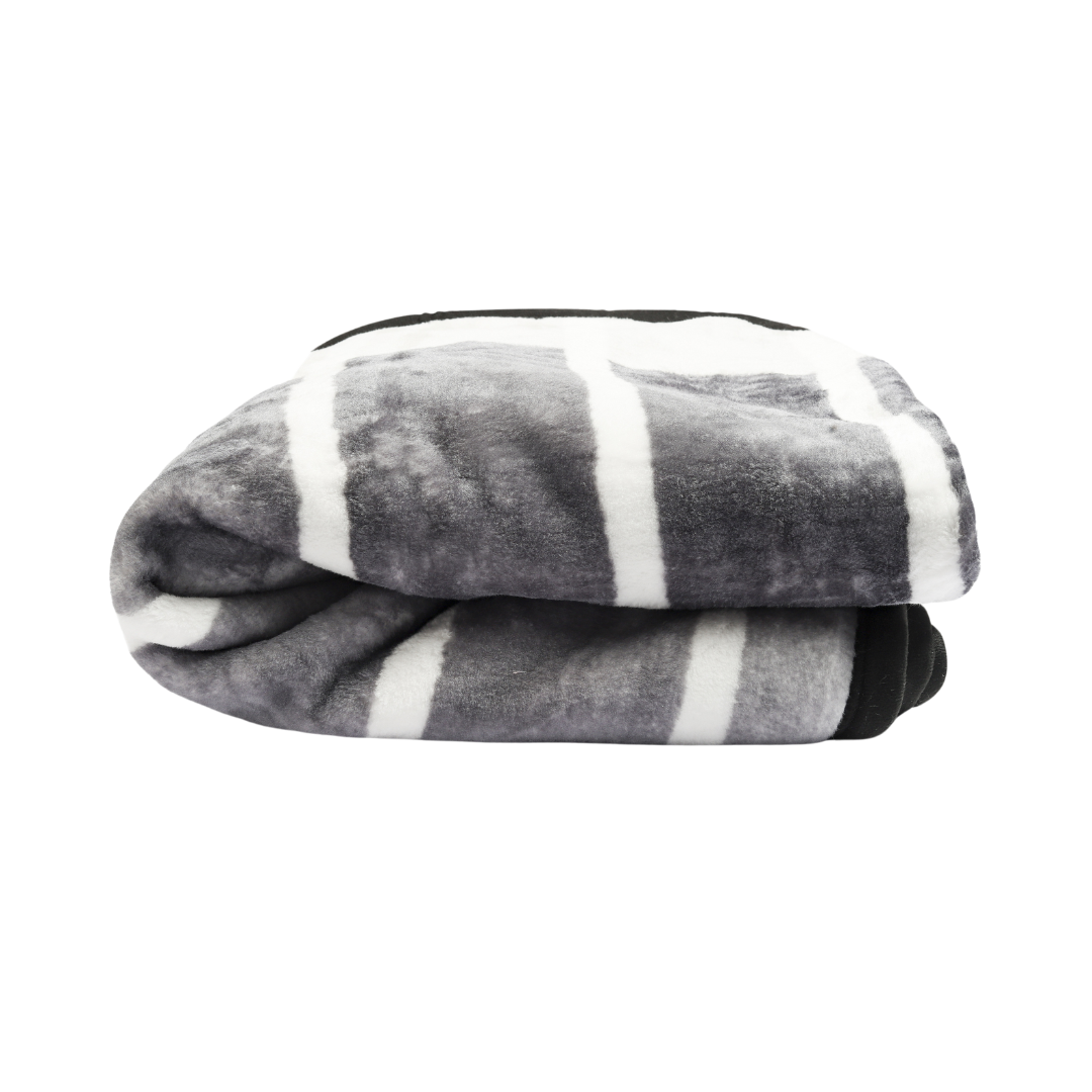 HappyBed cozydeken 150x200 cm - Soft brown fleece blanket with striped design, featuring hollow fiber texture for unparalleled softness.