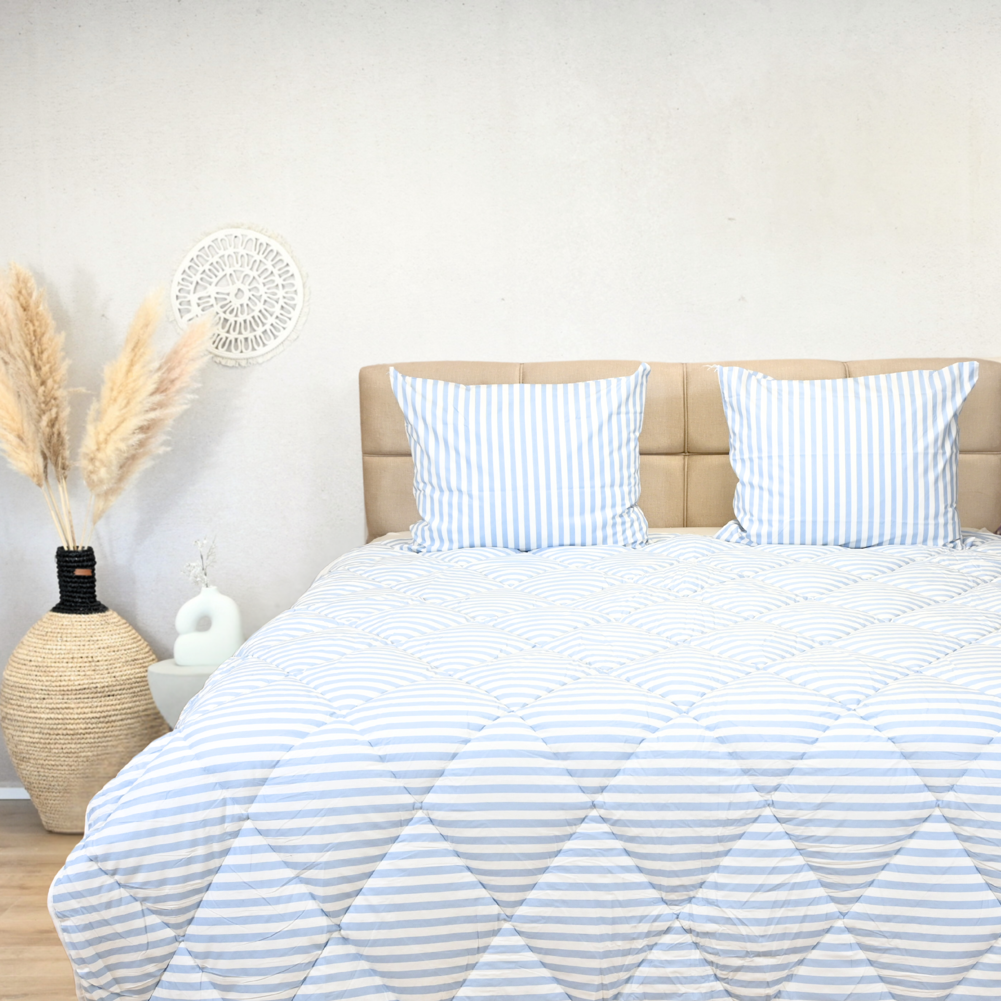 HappyBed Coastal Breeze 100% cotton duvet, all-season comfort.